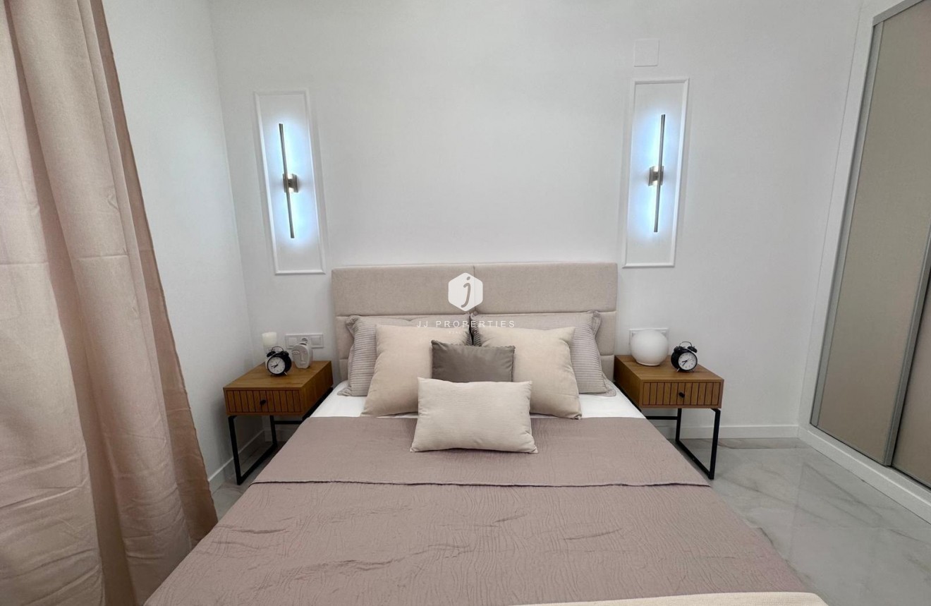 Tweedehands - Appartement / flat -
Torrevieja - Estacion de autobuses
