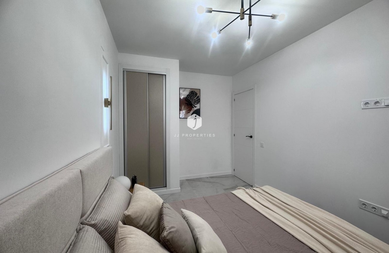 Tweedehands - Appartement / flat -
Torrevieja - Estacion de autobuses