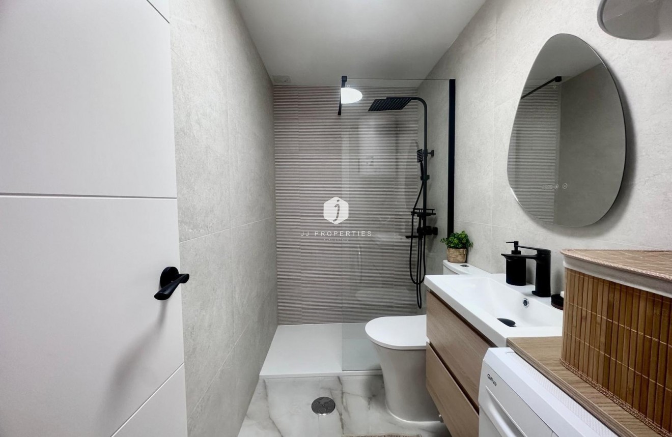 Tweedehands - Appartement / flat -
Torrevieja - Estacion de autobuses