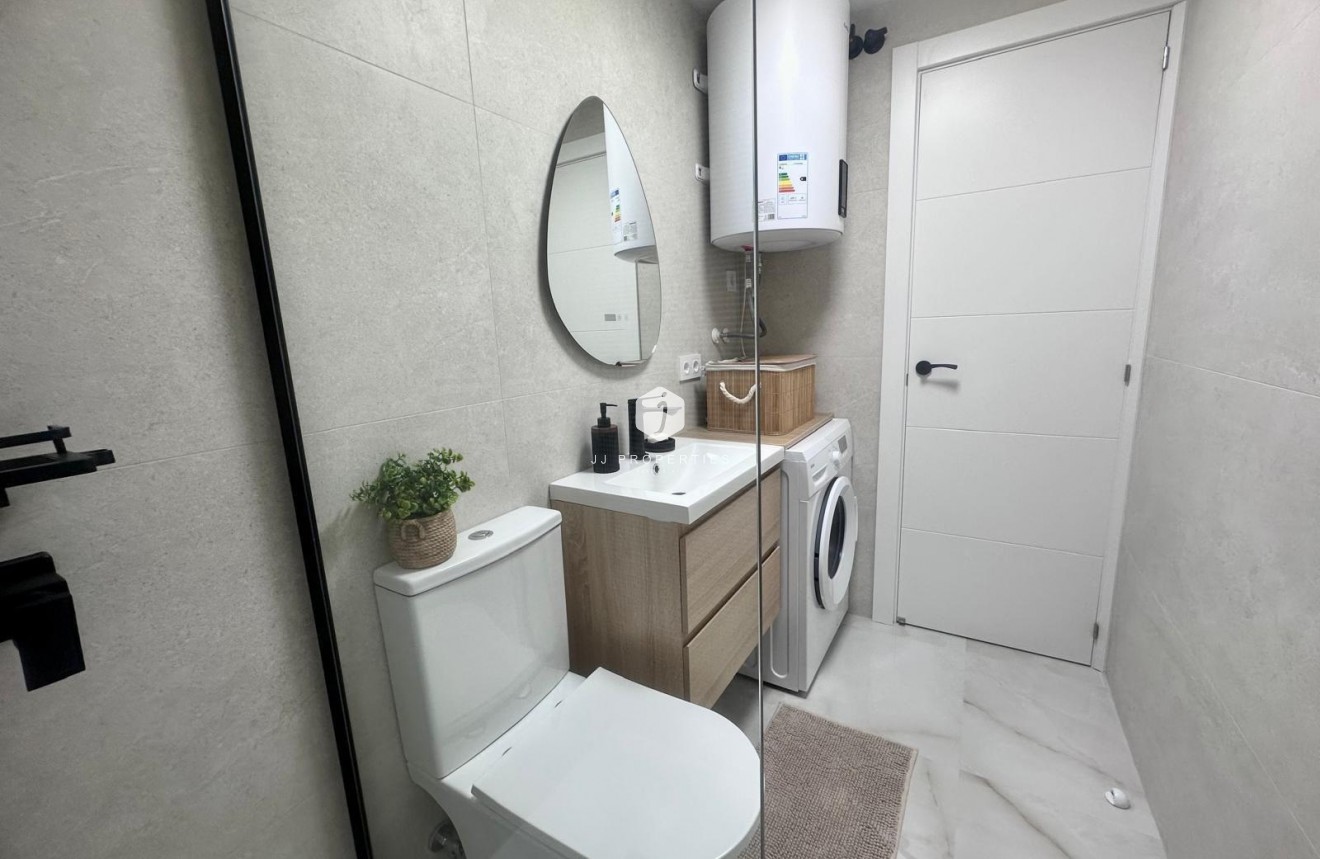 Tweedehands - Appartement / flat -
Torrevieja - Estacion de autobuses