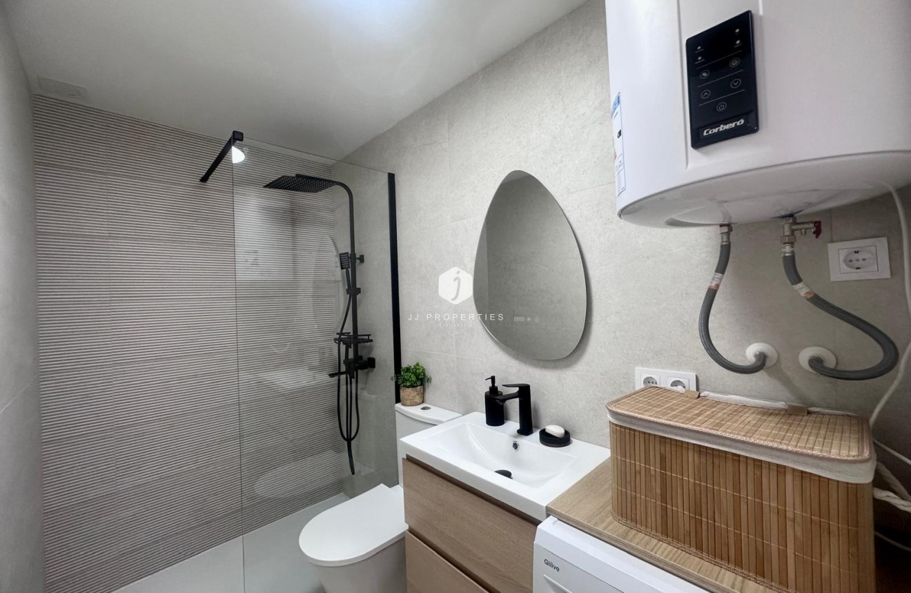 Tweedehands - Appartement / flat -
Torrevieja - Estacion de autobuses