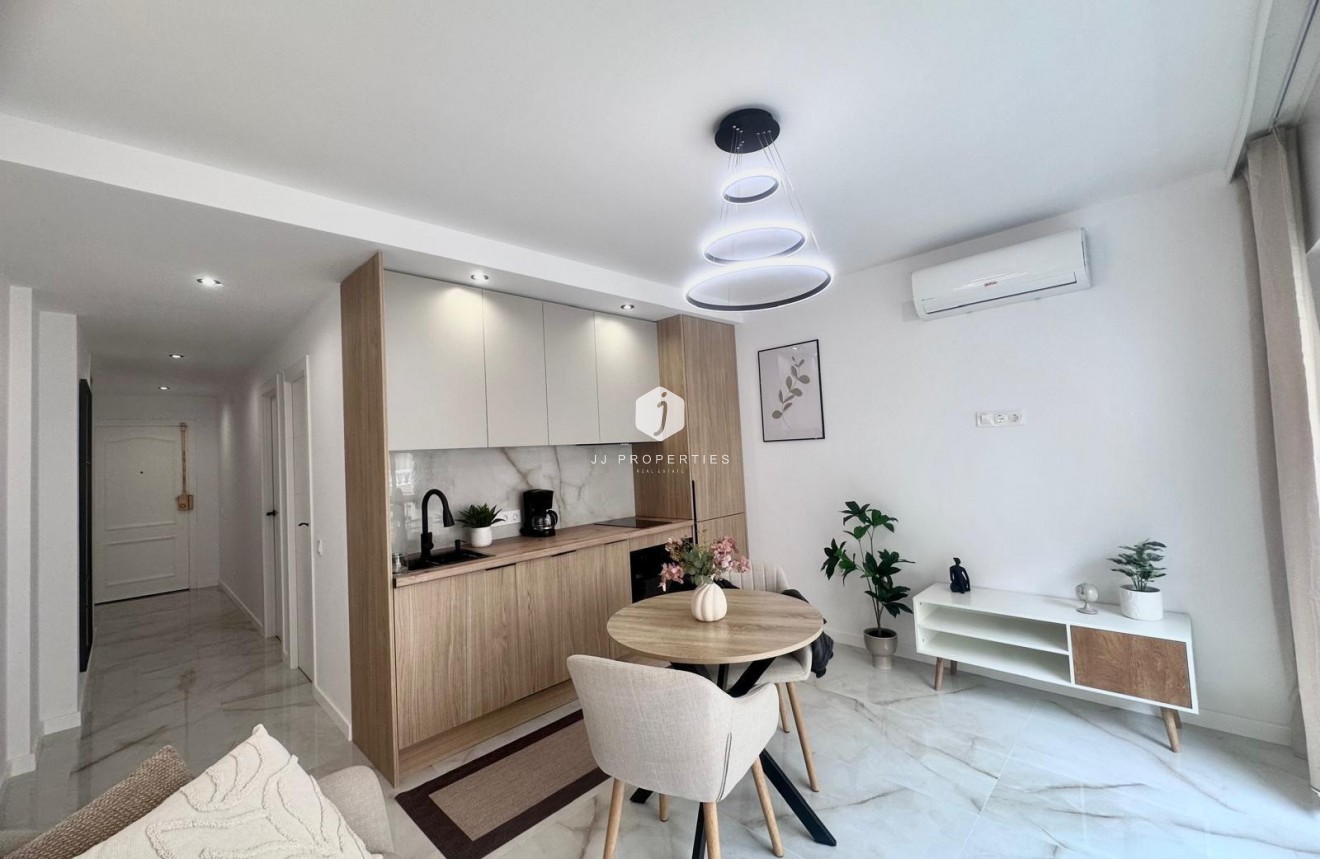 Tweedehands - Appartement / flat -
Torrevieja - Estacion de autobuses