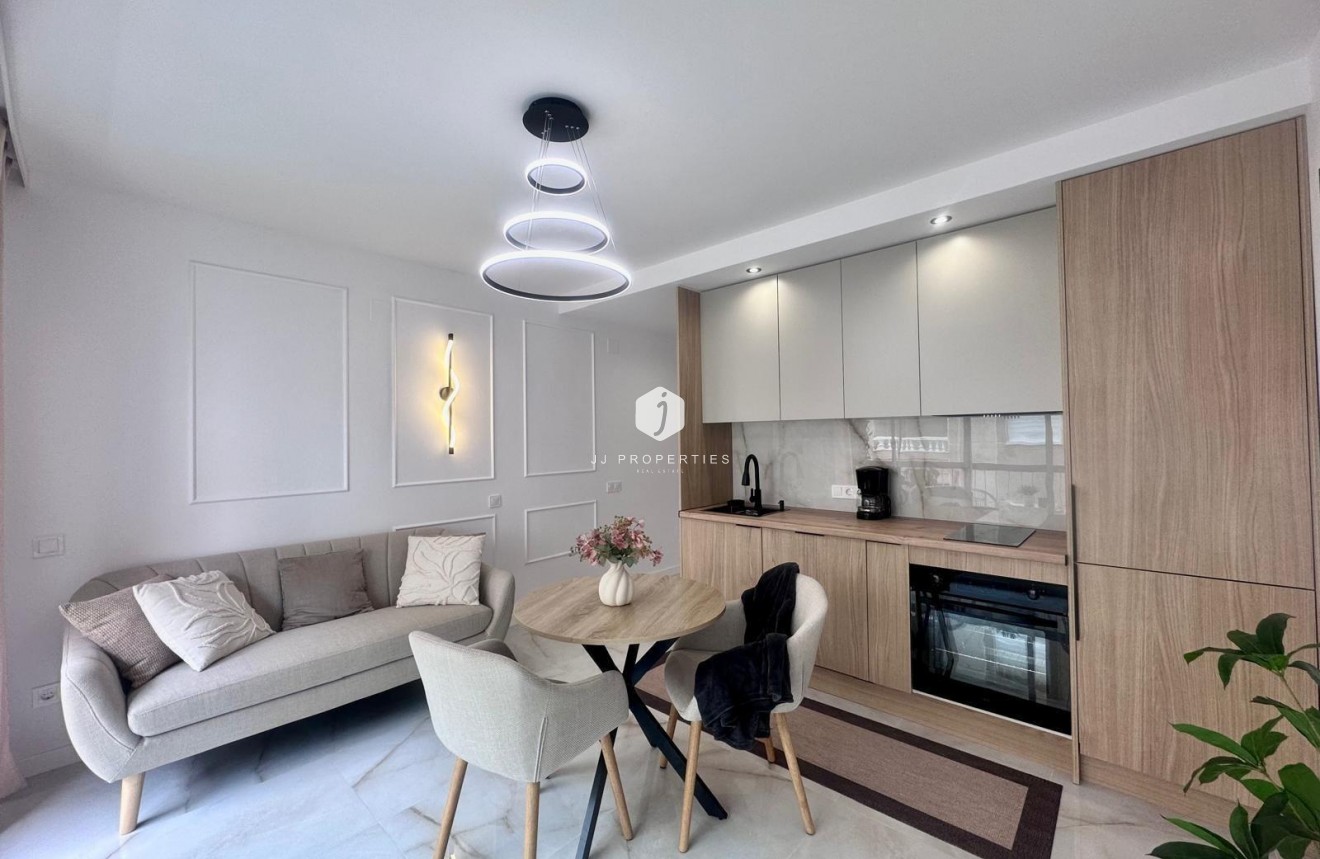 Tweedehands - Appartement / flat -
Torrevieja - Estacion de autobuses