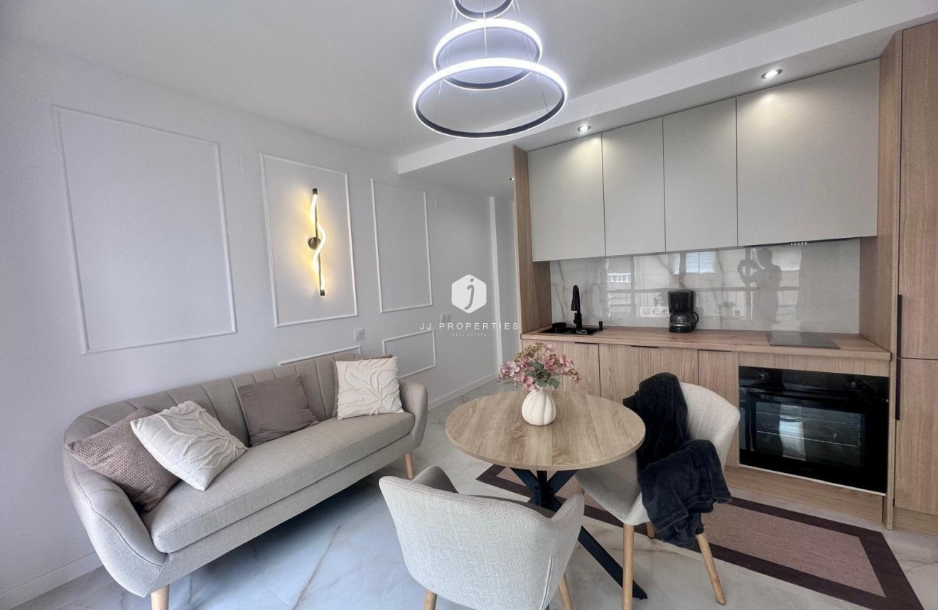 Tweedehands - Appartement / flat -
Torrevieja - Estacion de autobuses