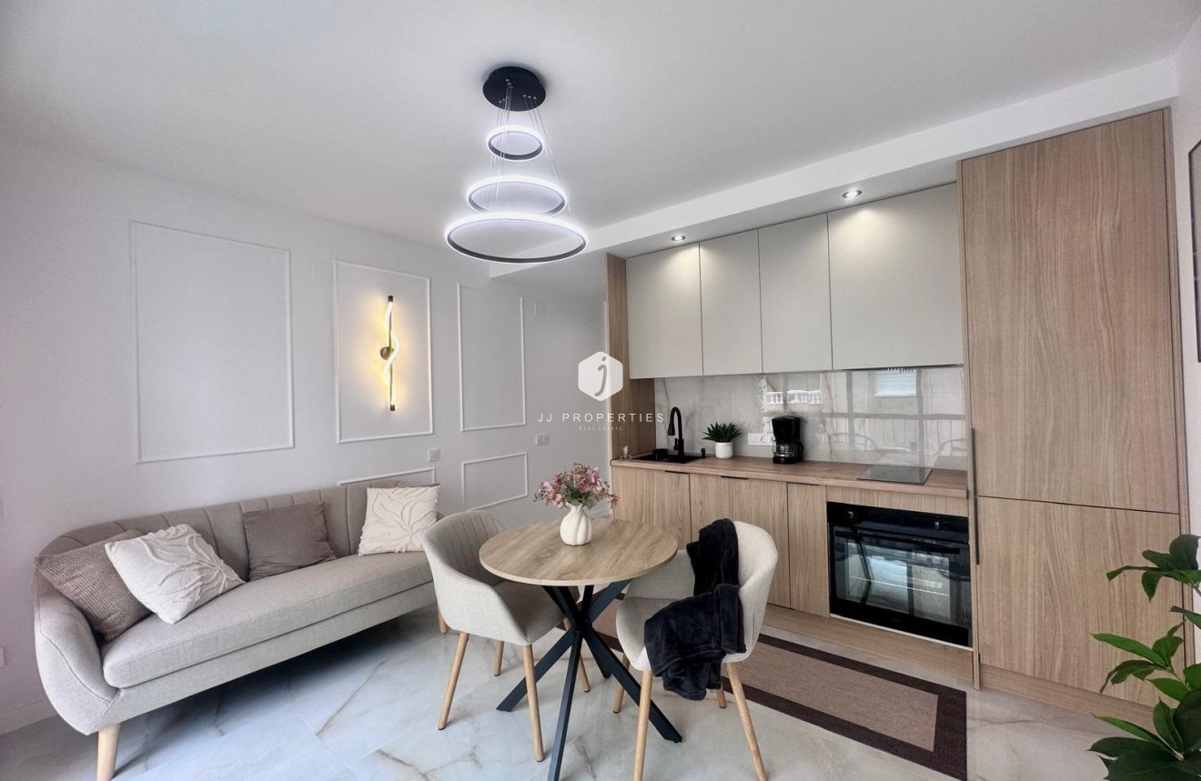 Tweedehands - Appartement / flat -
Torrevieja - Estacion de autobuses