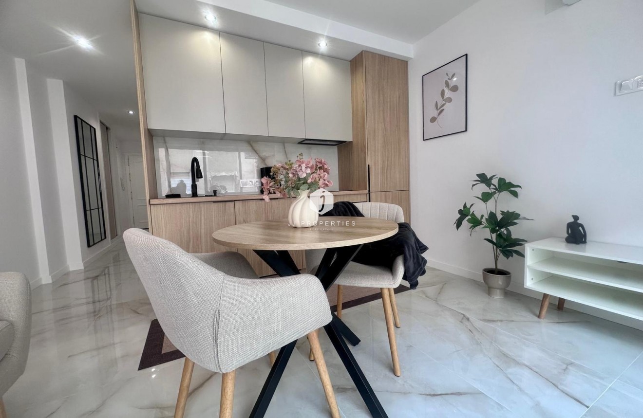 Tweedehands - Appartement / flat -
Torrevieja - Estacion de autobuses