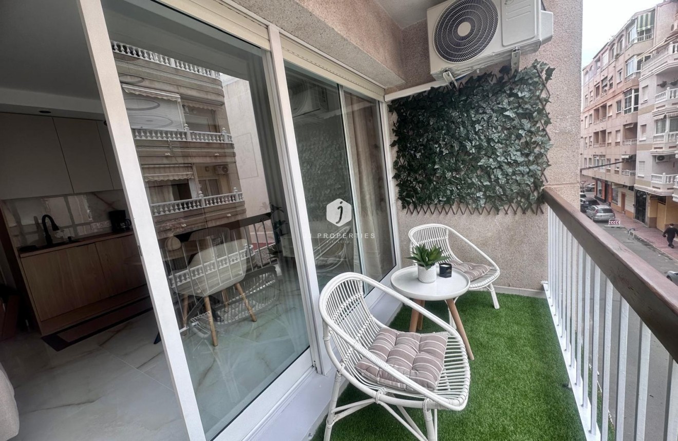 Tweedehands - Appartement / flat -
Torrevieja - Estacion de autobuses