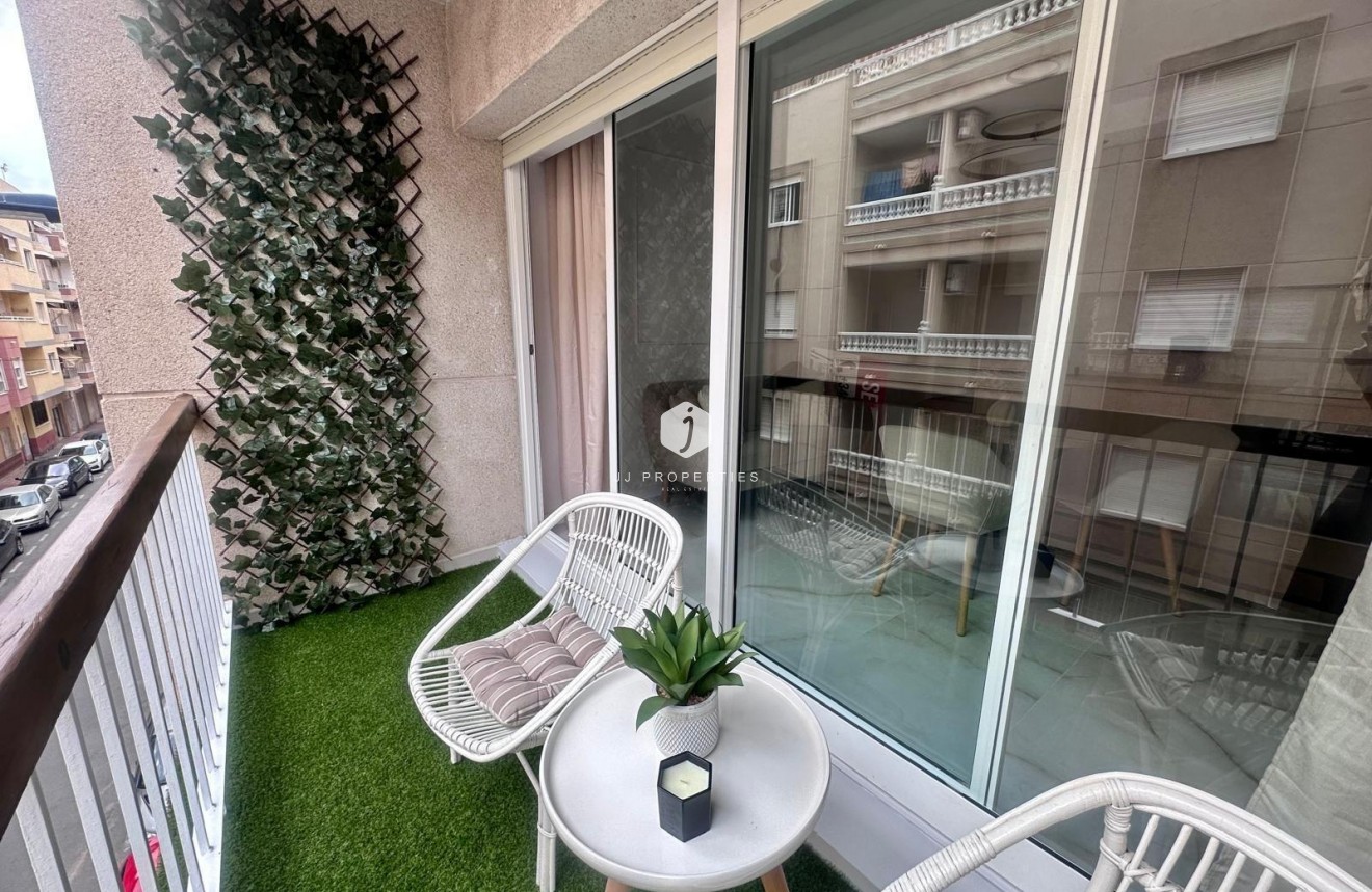 Tweedehands - Appartement / flat -
Torrevieja - Estacion de autobuses