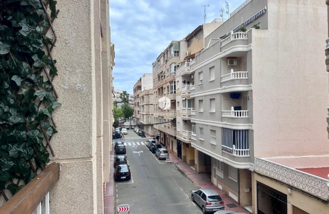 Tweedehands - Appartement / flat -
Torrevieja - Estacion de autobuses