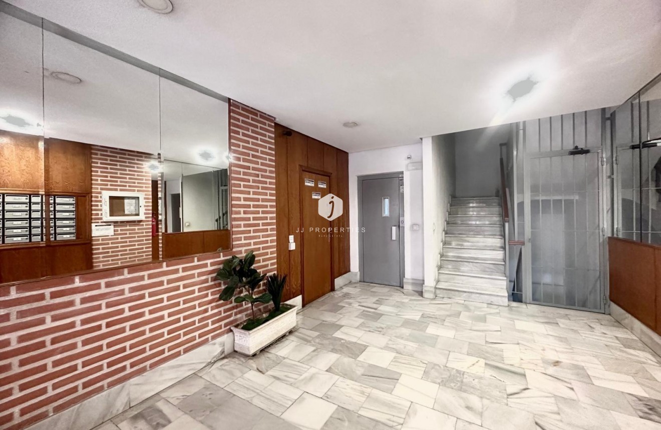 Tweedehands - Appartement / flat -
Torrevieja - Estacion de autobuses