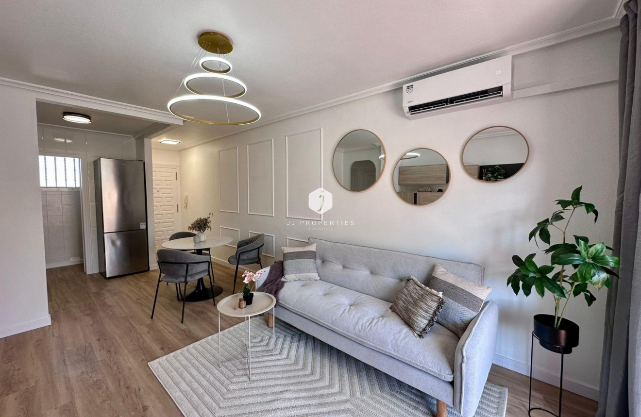 D'occasion - Appartement -
Torrevieja - Habaneras