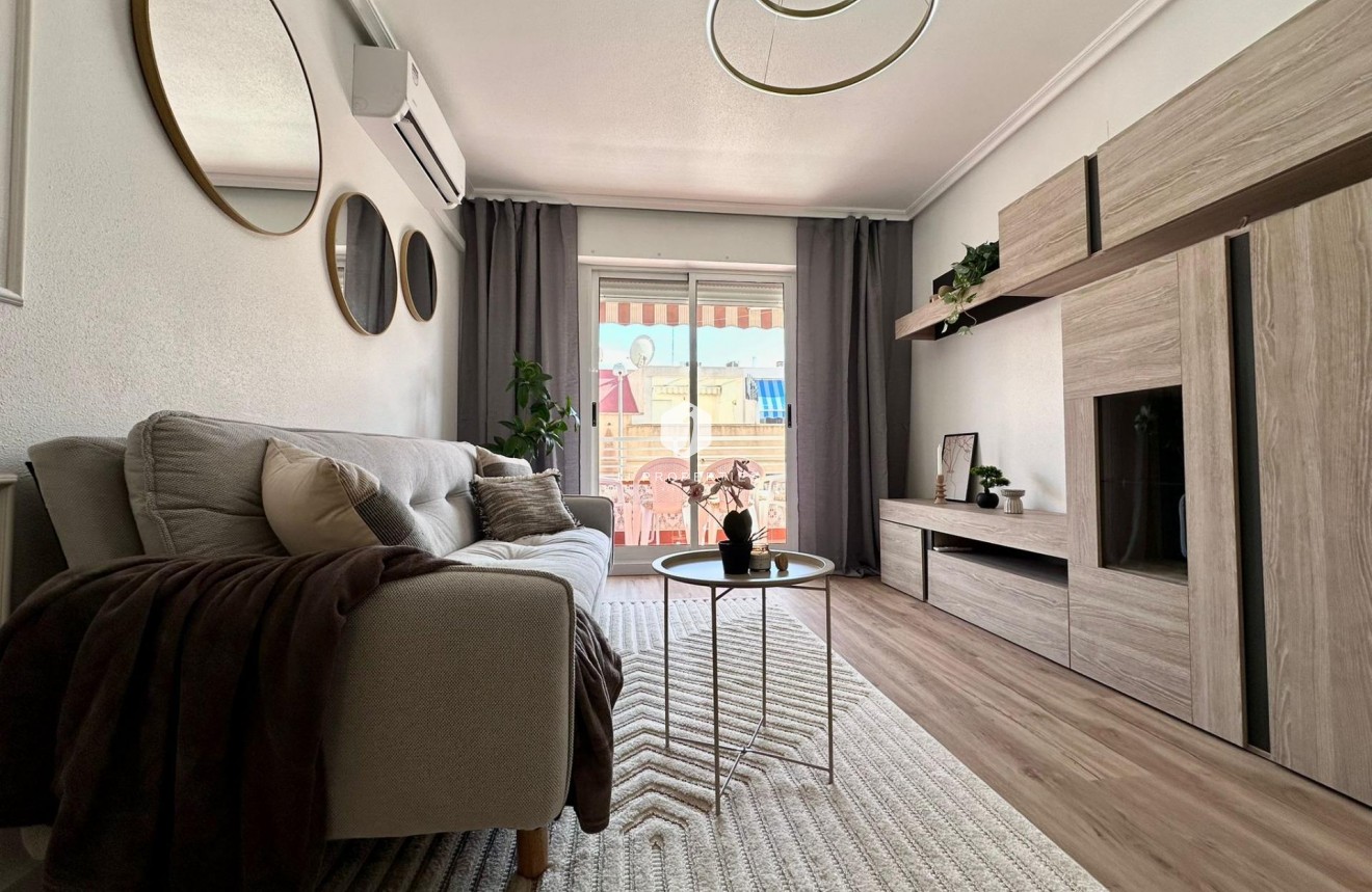 D'occasion - Appartement -
Torrevieja - Habaneras