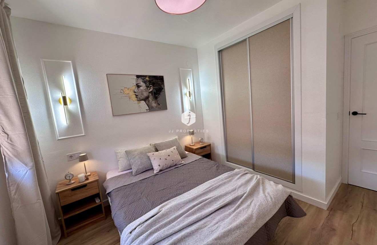 D'occasion - Appartement -
Torrevieja - Habaneras
