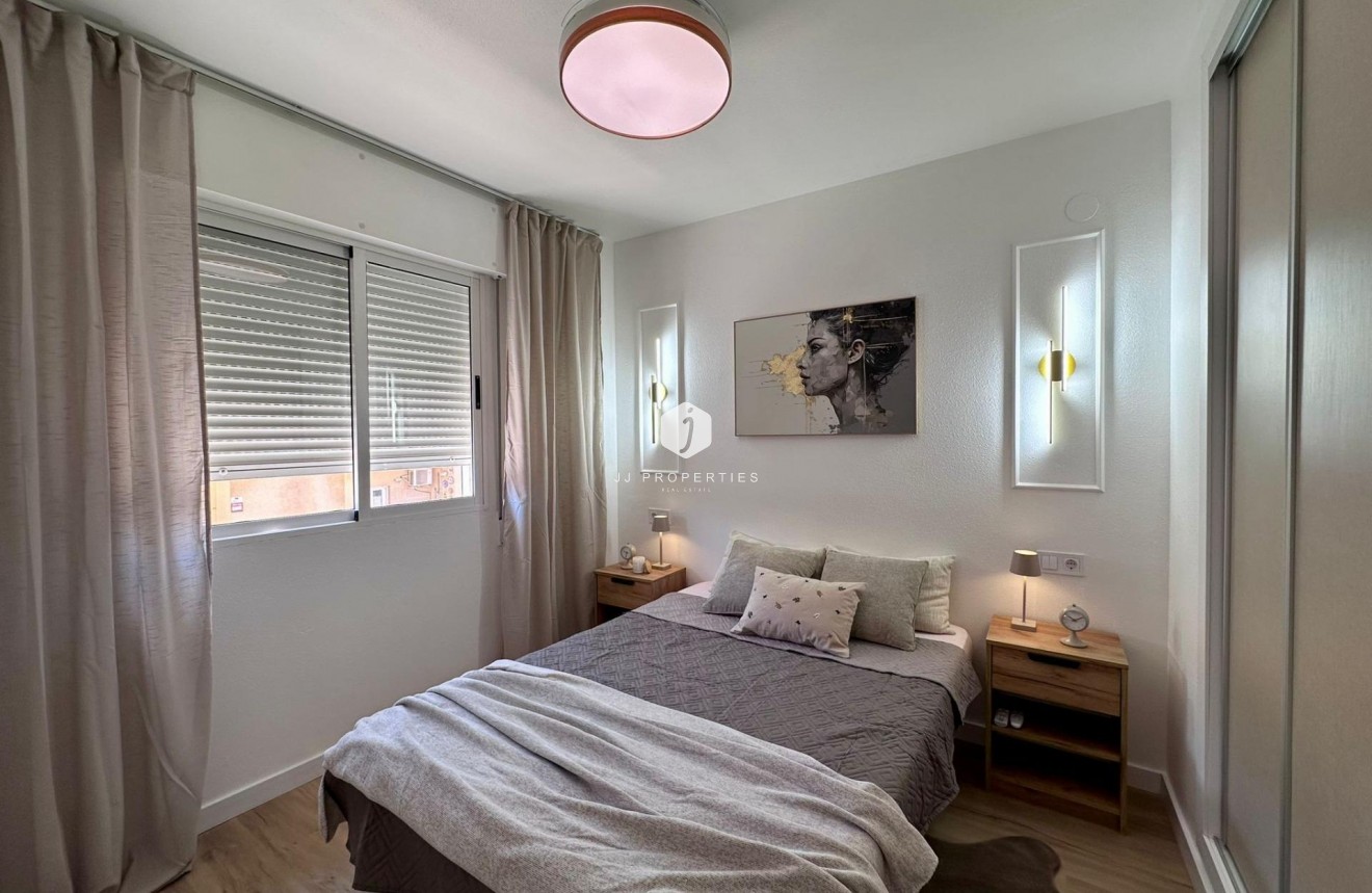 D'occasion - Appartement -
Torrevieja - Habaneras
