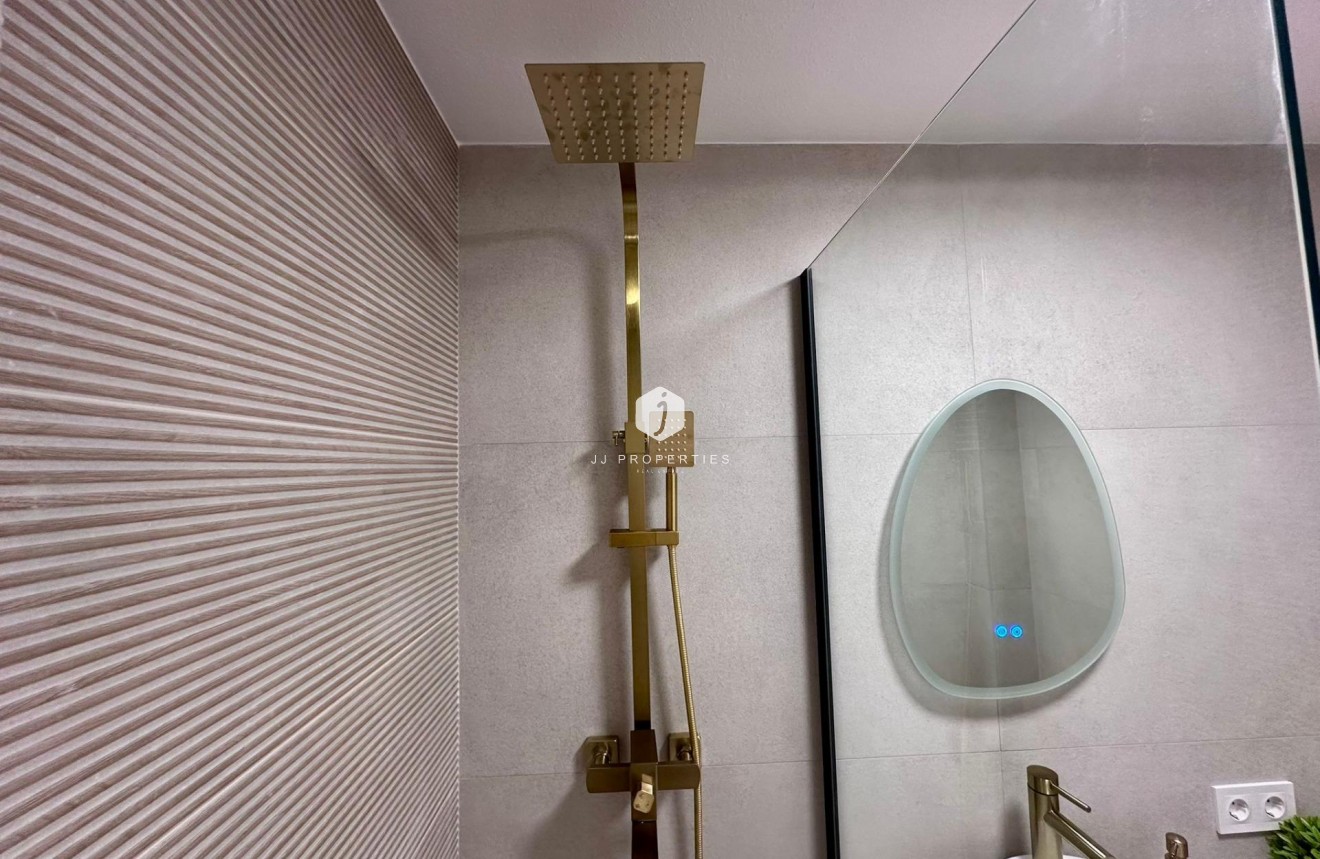 D'occasion - Appartement -
Torrevieja - Habaneras