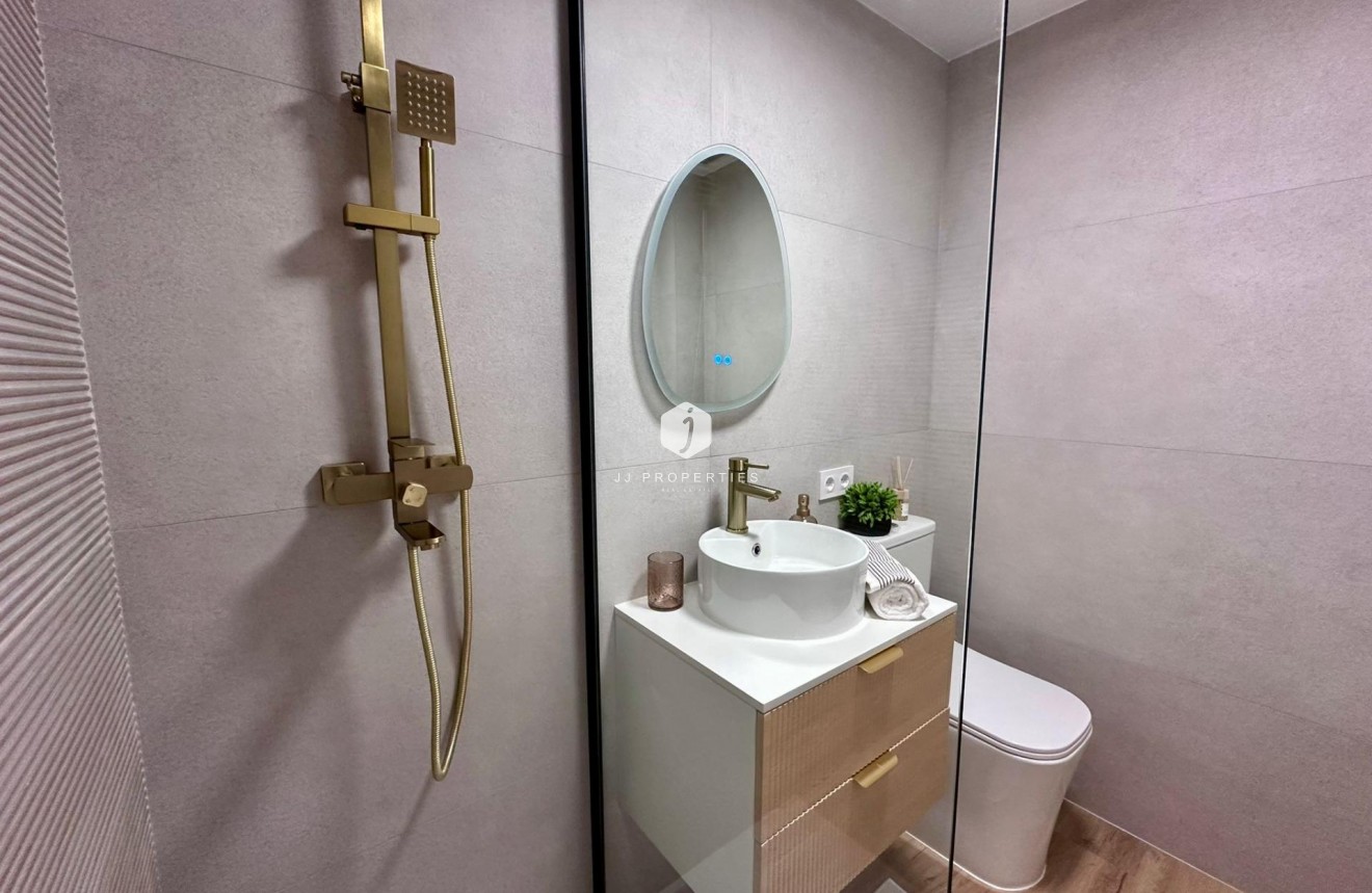 D'occasion - Appartement -
Torrevieja - Habaneras