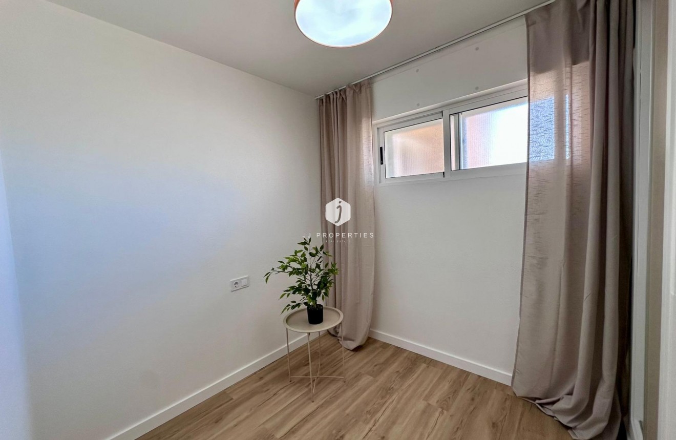 D'occasion - Appartement -
Torrevieja - Habaneras