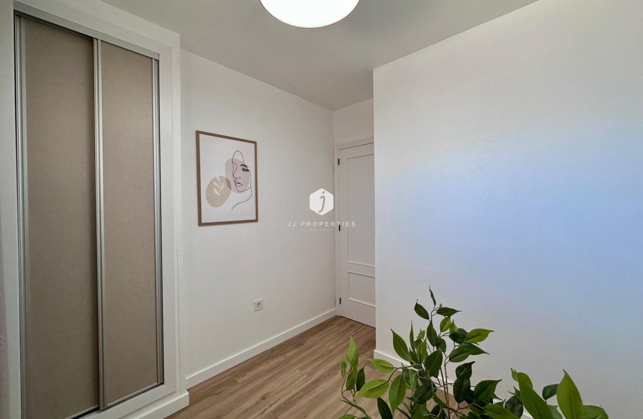 D'occasion - Appartement -
Torrevieja - Habaneras