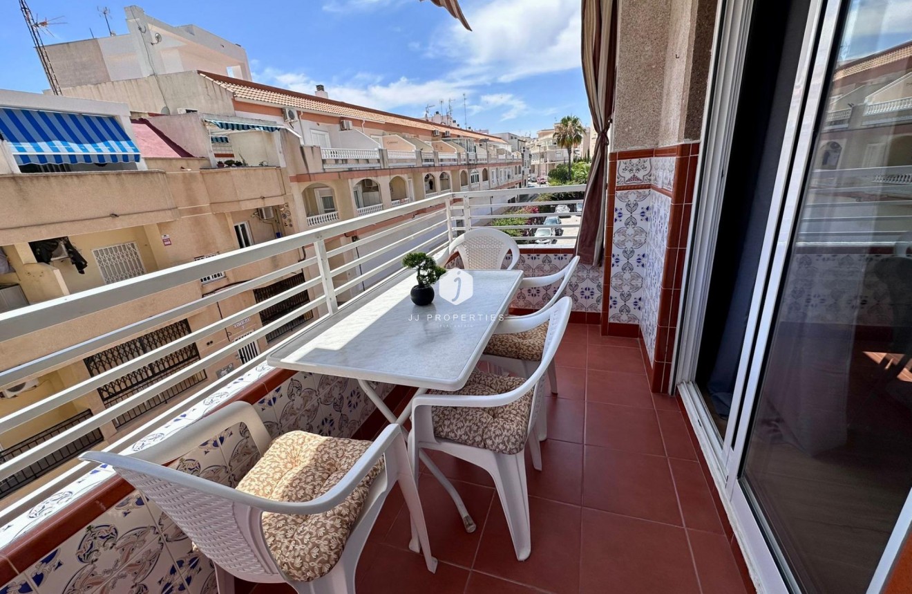 D'occasion - Appartement -
Torrevieja - Habaneras