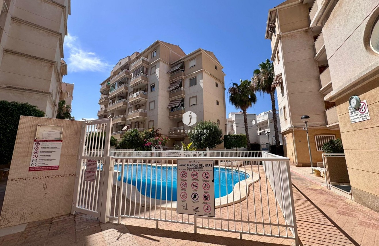 D'occasion - Appartement -
Torrevieja - Habaneras