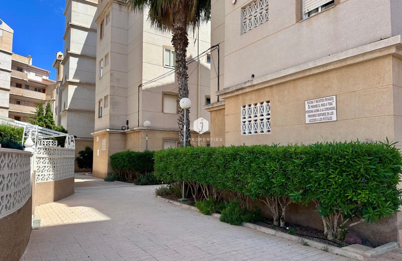 D'occasion - Appartement -
Torrevieja - Habaneras