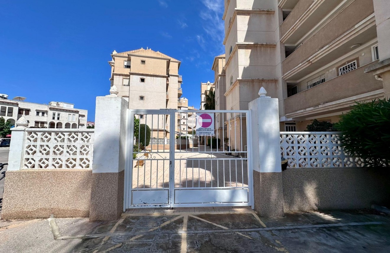 D'occasion - Appartement -
Torrevieja - Habaneras