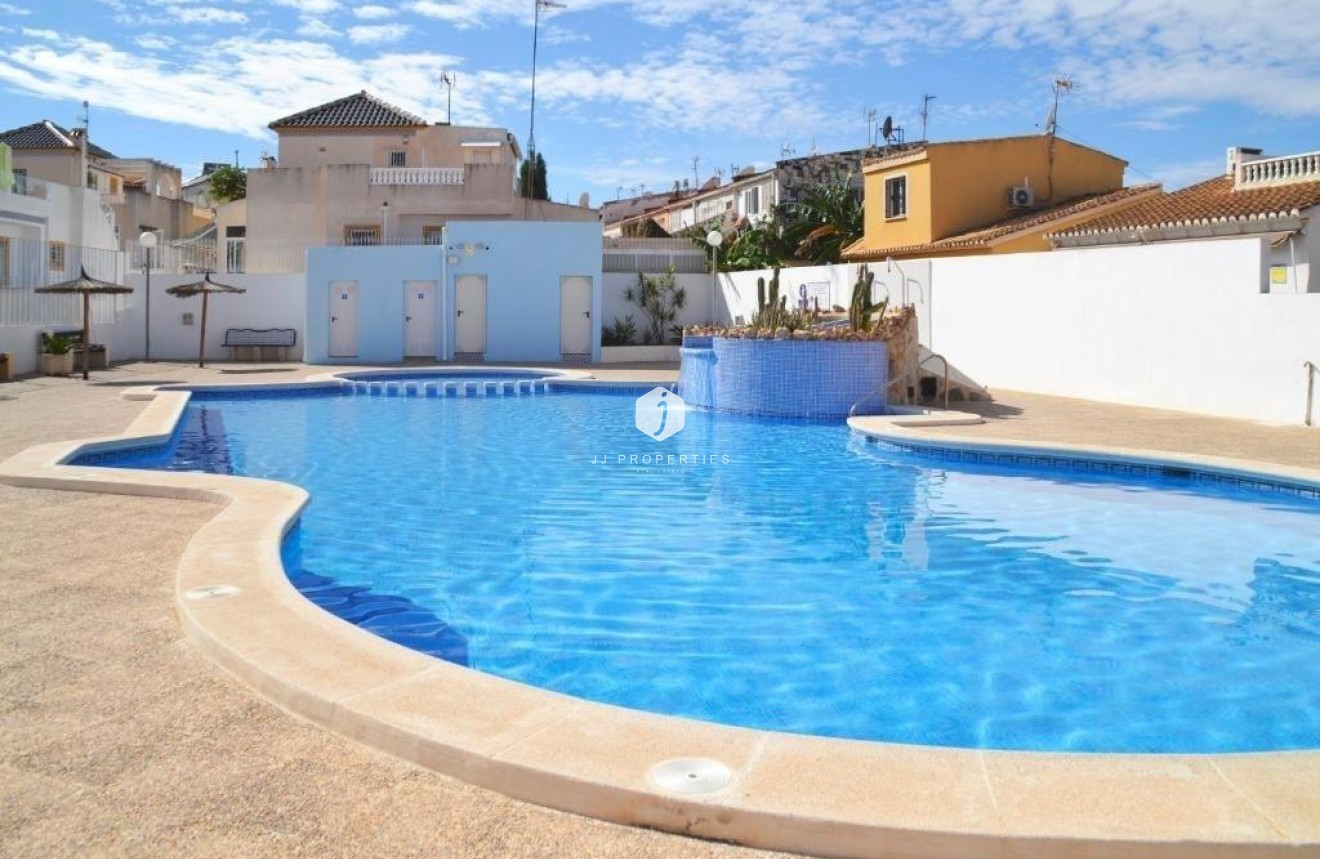 Resale - Chalet -
Torrevieja - Costa Blanca