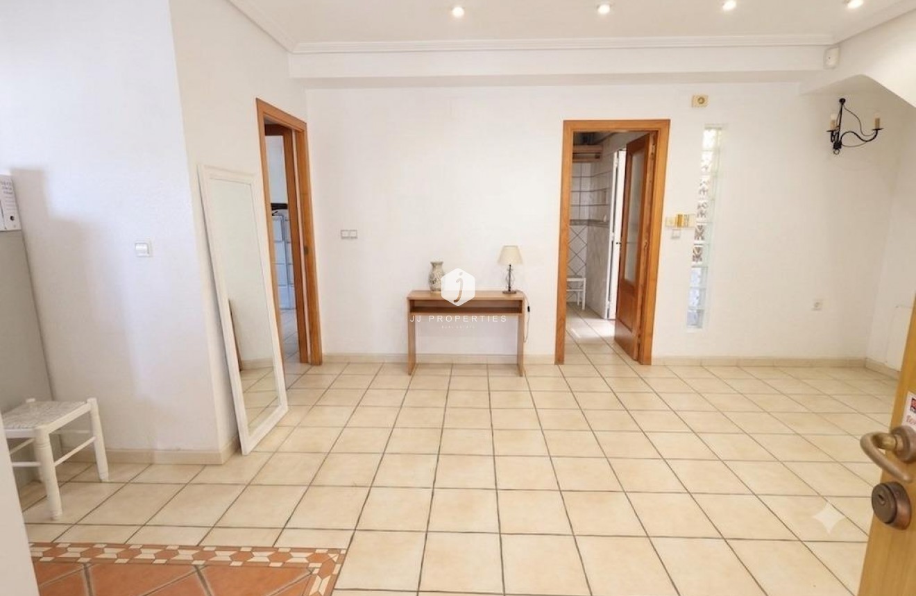 Resale - Chalet -
Torrevieja - Costa Blanca