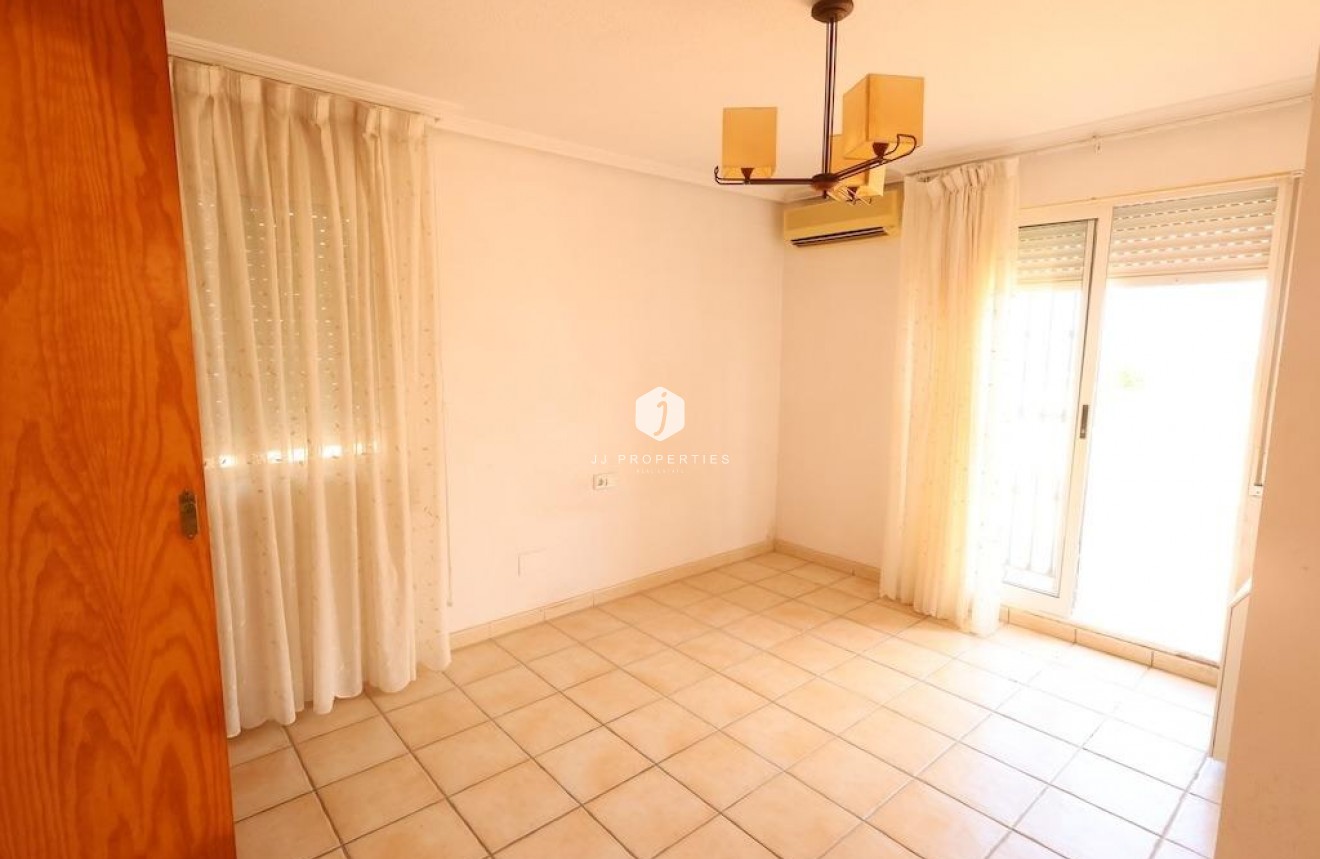 Resale - Chalet -
Torrevieja - Costa Blanca