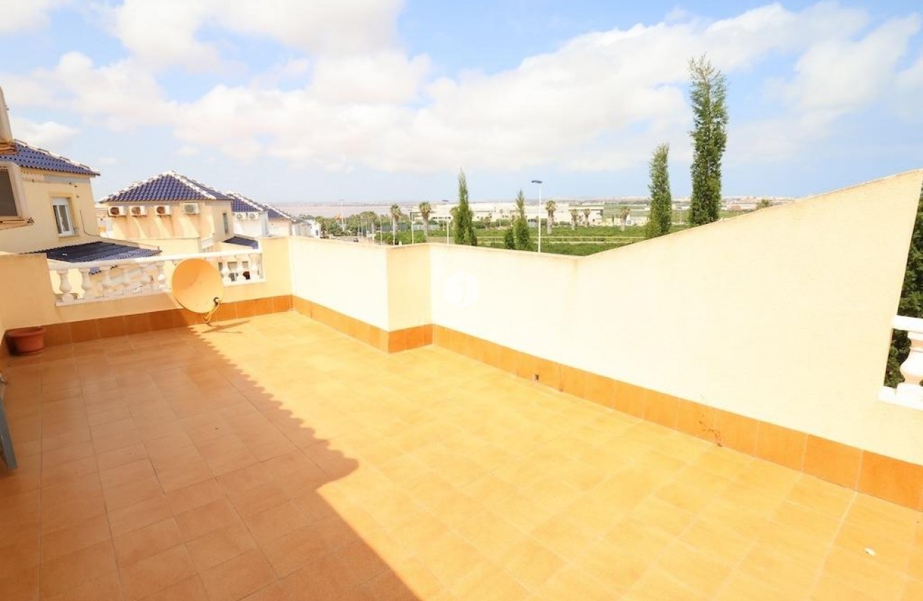 Resale - Chalet -
Torrevieja - Costa Blanca