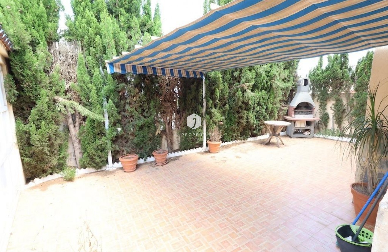 Resale - Chalet -
Torrevieja - Costa Blanca