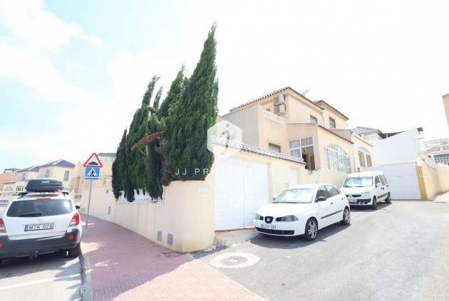 Resale - Chalet -
Torrevieja - Costa Blanca
