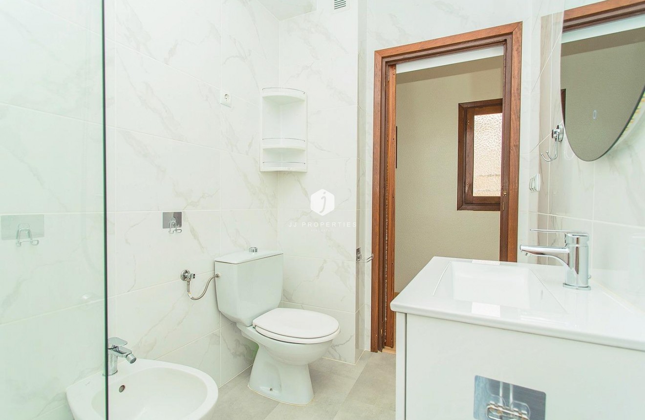 Tweedehands - Appartement / flat -
Torrevieja - Playa del Cura