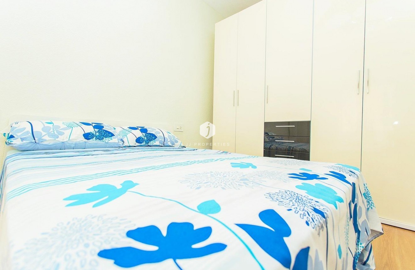 Tweedehands - Appartement / flat -
Torrevieja - Playa del Cura