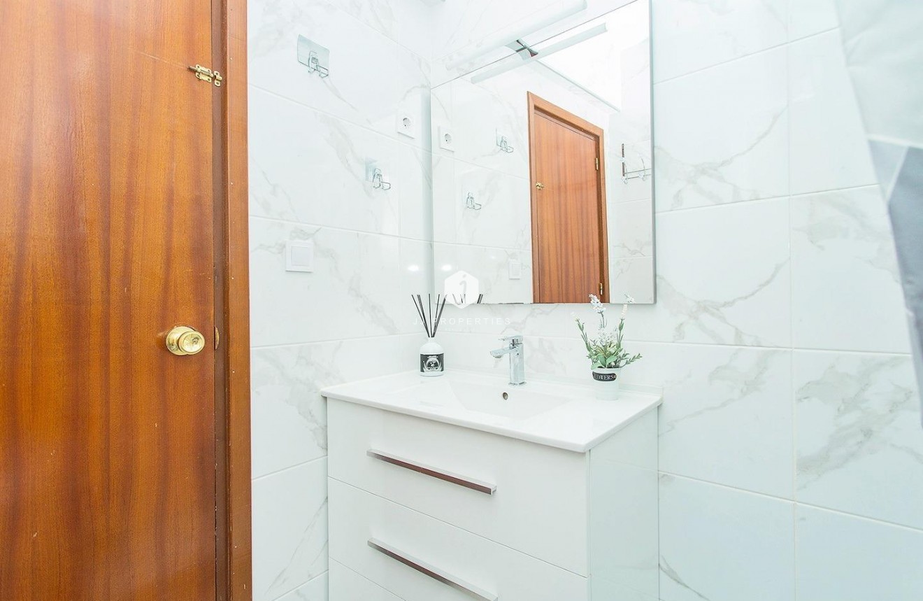 Tweedehands - Appartement / flat -
Torrevieja - Playa del Cura