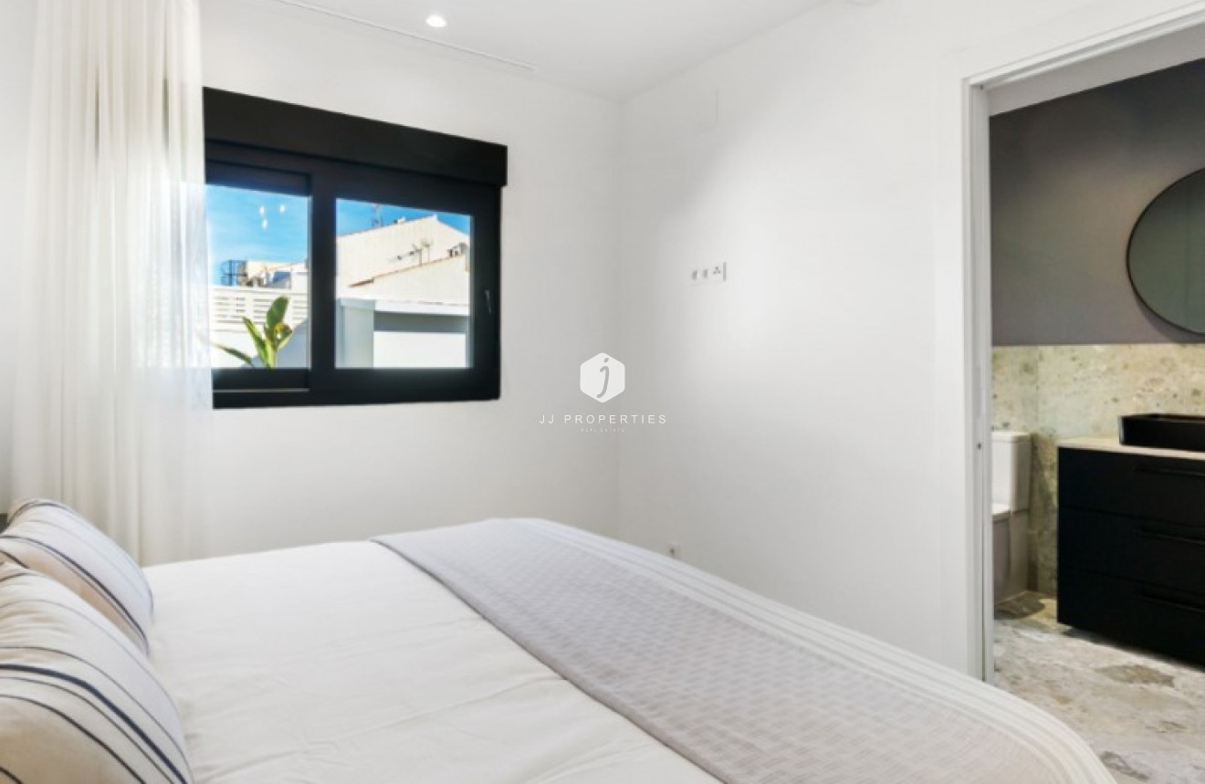 Resale - Villa -
Torrevieja - Costa Blanca