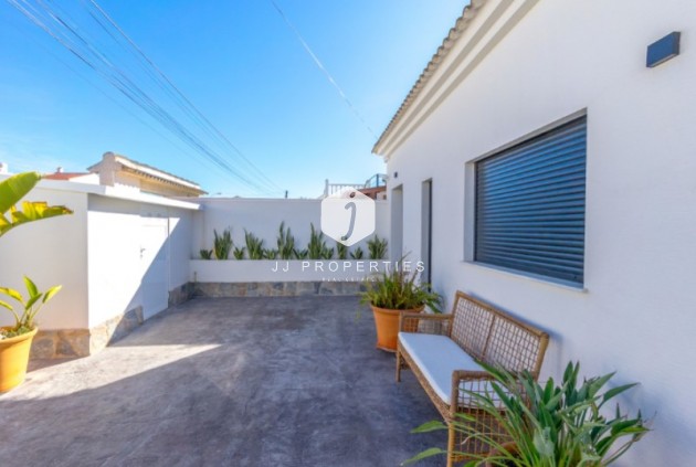 Resale - Villa -
Torrevieja - Costa Blanca