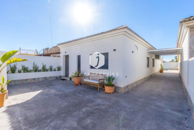 Resale - Villa -
Torrevieja - Costa Blanca