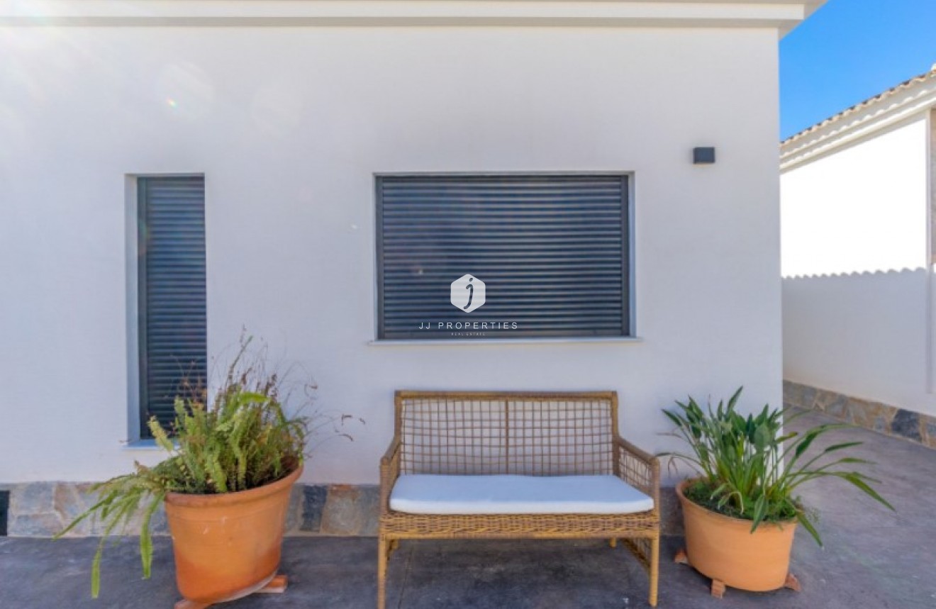 Resale - Villa -
Torrevieja - Costa Blanca