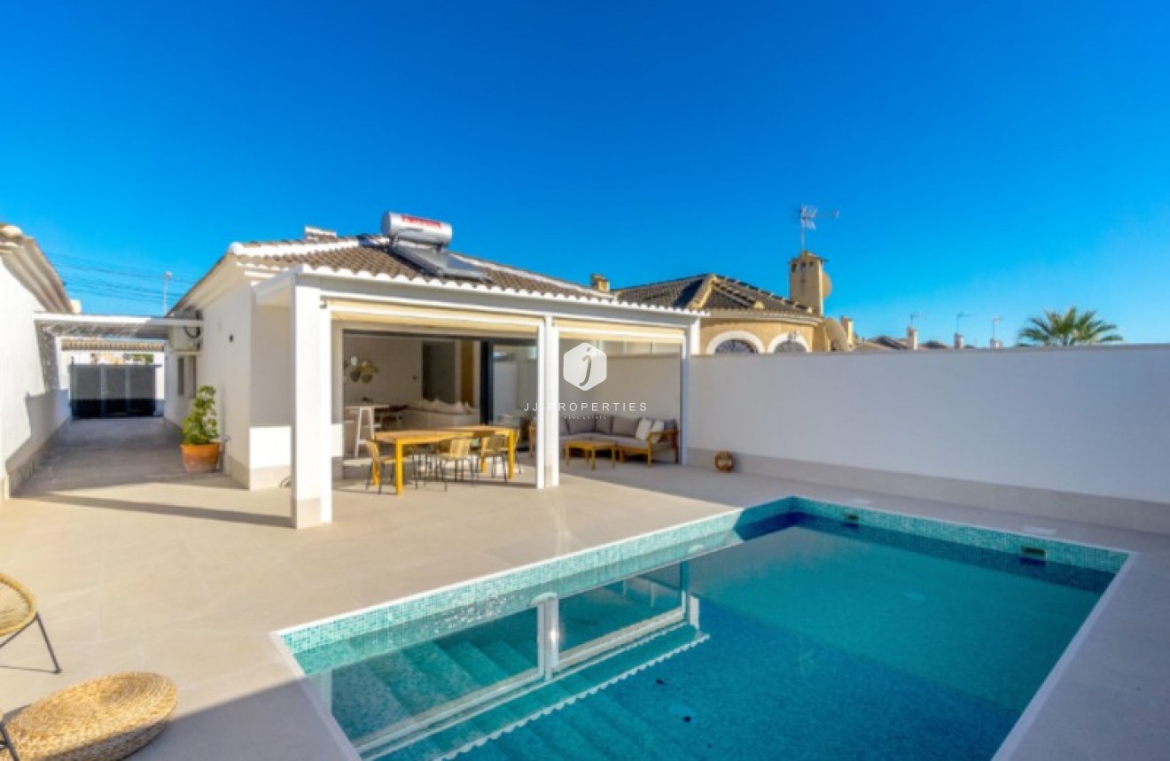 Resale - Villa -
Torrevieja - Costa Blanca