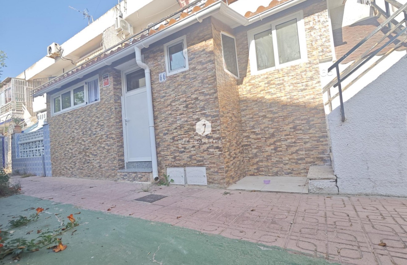 Tweedehands - Bungalow -
Torrevieja - Playa del Cura