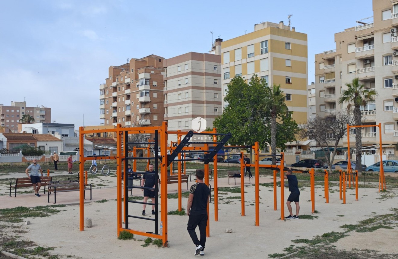 Tweedehands - Bungalow -
Torrevieja - Playa del Cura