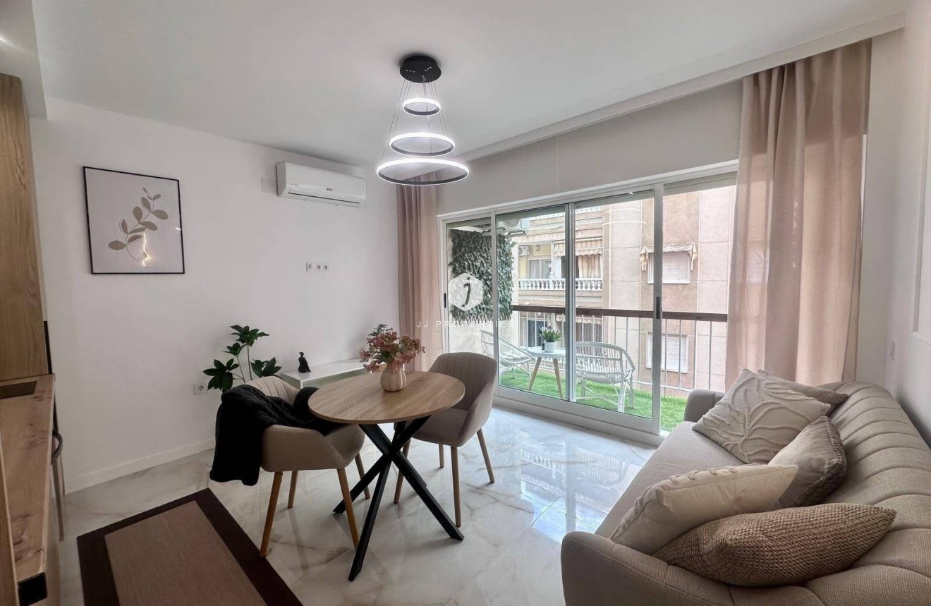 Tweedehands - Appartement / flat -
Torrevieja - Estacion de autobuses