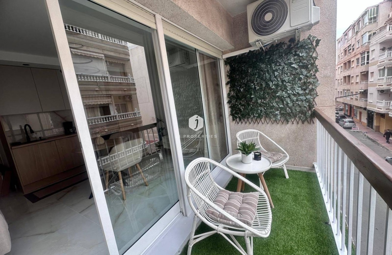 Aus zweiter Hand - Wohnung -
Torrevieja - Estacion de autobuses