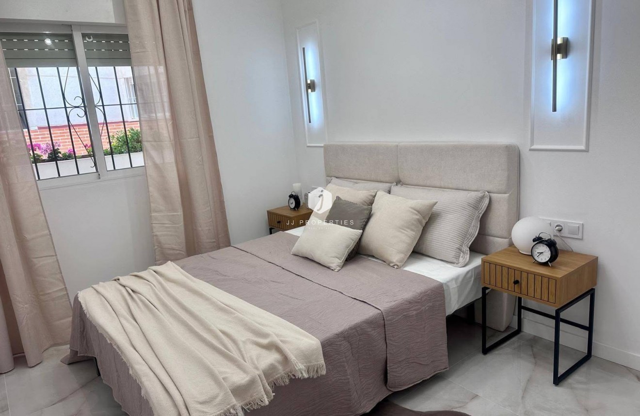 Aus zweiter Hand - Wohnung -
Torrevieja - Estacion de autobuses