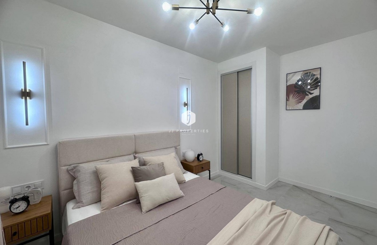 Aus zweiter Hand - Wohnung -
Torrevieja - Estacion de autobuses