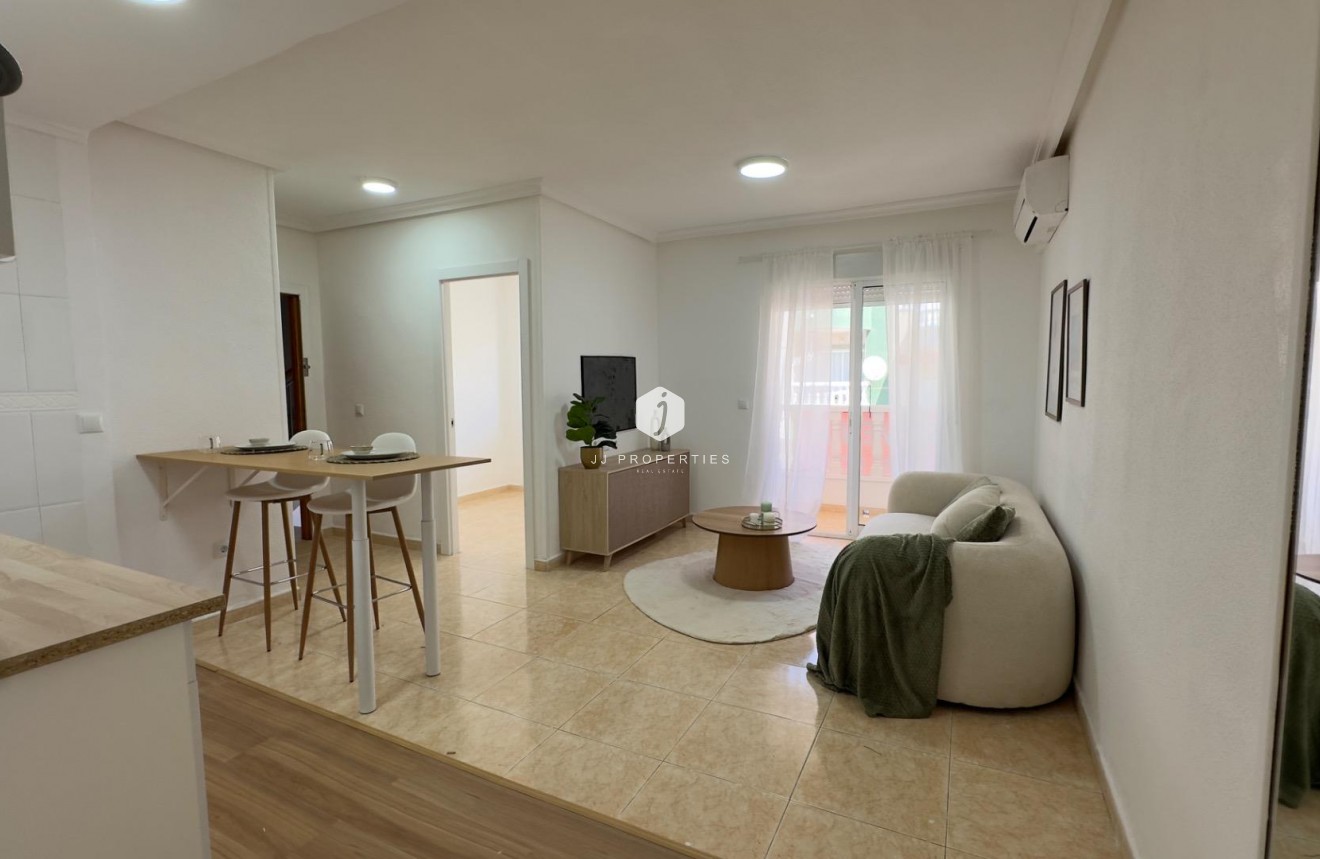 Segunda mano - Apartamento / piso -
Torrevieja - Centro