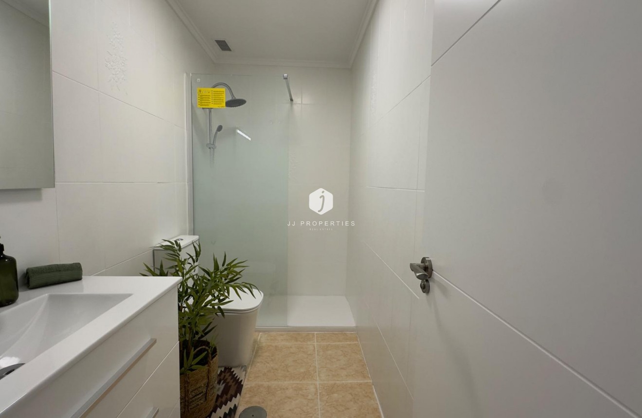 Segunda mano - Apartamento / piso -
Torrevieja - Centro