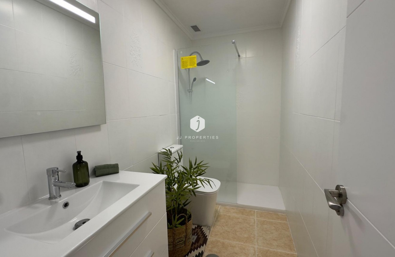 Segunda mano - Apartamento / piso -
Torrevieja - Centro