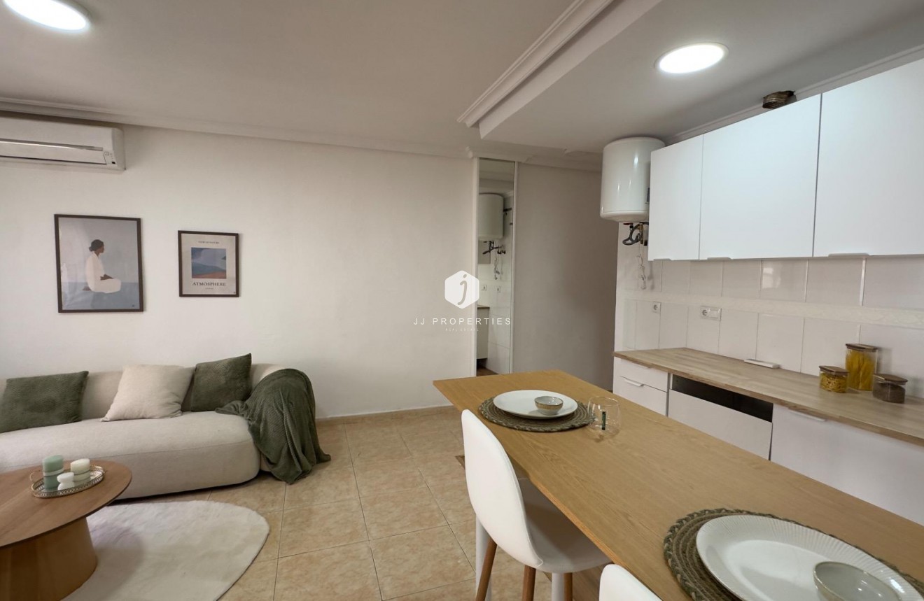 Segunda mano - Apartamento / piso -
Torrevieja - Centro